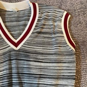 VTG 70’s GREY AND RED KNIT VEST AMAZING CONDITION.